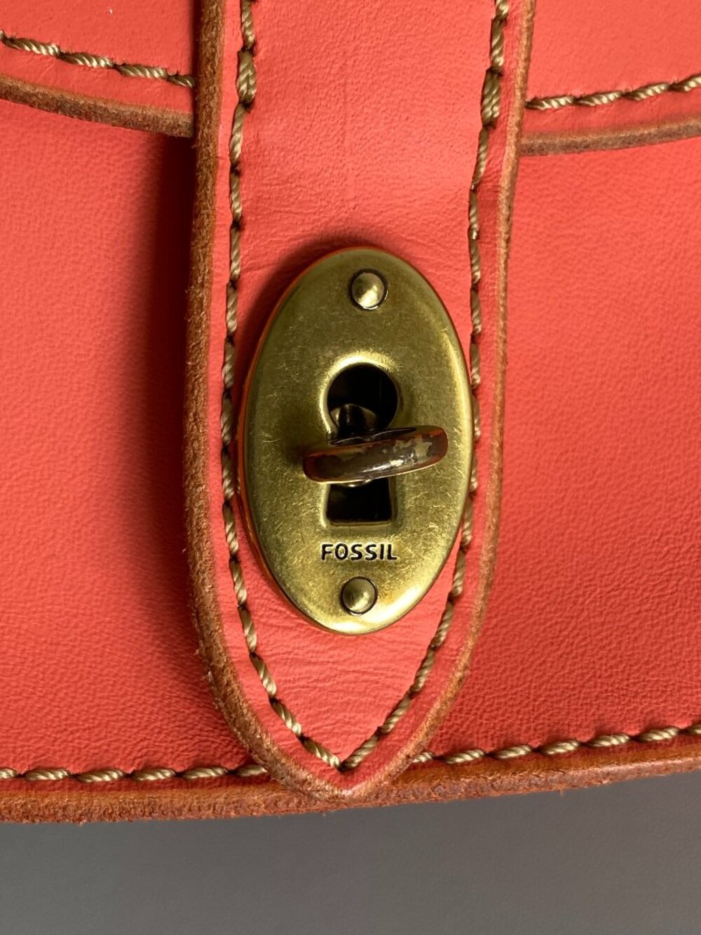 Fossil Mini Austin Leather Turn Lock Saddle Flap Crossbody Bag Coral Salmon - Picture 2 of 15